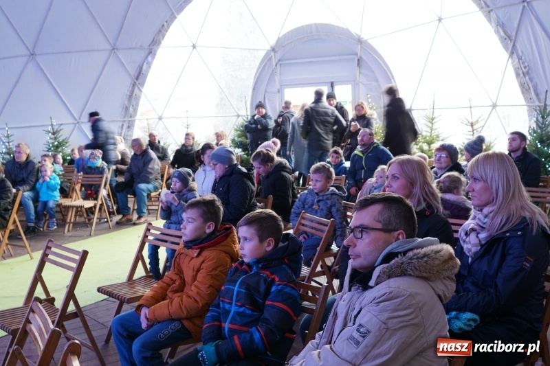 Zdjęcie w galerii na portalu naszraciborz.pl: Na raciborskim Rynku zabrzmiały kolędy  wiadomości z regionu