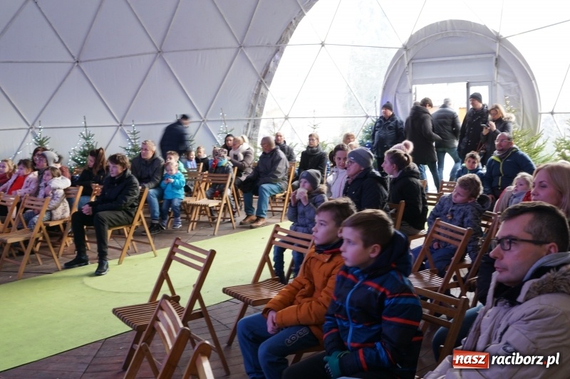 Zdjęcie w galerii na portalu naszraciborz.pl: Na raciborskim Rynku zabrzmiały kolędy  wiadomości z regionu