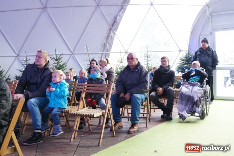Zdjęcie w galerii na portalu naszraciborz.pl: Na raciborskim Rynku zabrzmiały kolędy  wiadomości z regionu