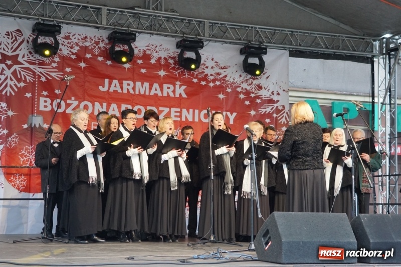 Zdjęcie w galerii na portalu naszraciborz.pl: Na raciborskim Rynku zabrzmiały kolędy  wiadomości z regionu