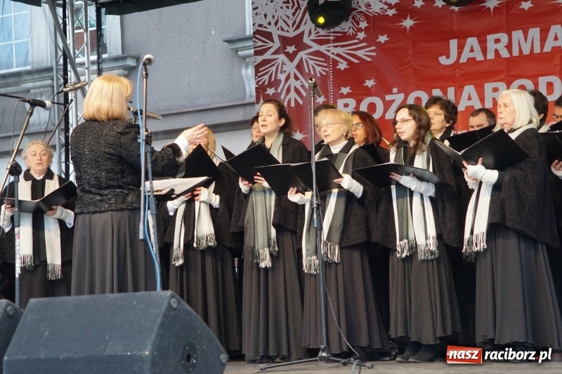 Zdjęcie w galerii na portalu naszraciborz.pl: Na raciborskim Rynku zabrzmiały kolędy  wiadomości z regionu