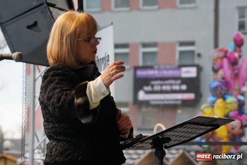 Zdjęcie w galerii na portalu naszraciborz.pl: Na raciborskim Rynku zabrzmiały kolędy  wiadomości z regionu