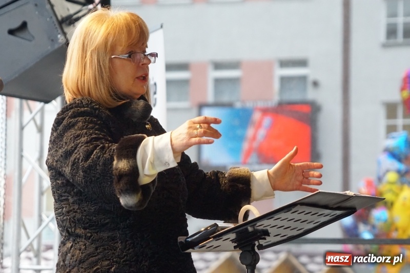 Zdjęcie w galerii na portalu naszraciborz.pl: Na raciborskim Rynku zabrzmiały kolędy  wiadomości z regionu