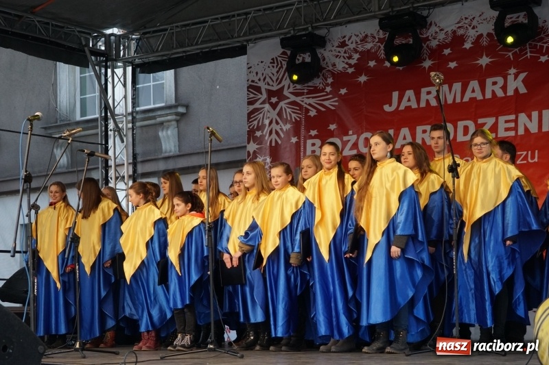 Zdjęcie w galerii na portalu naszraciborz.pl: Na raciborskim Rynku zabrzmiały kolędy  wiadomości z regionu