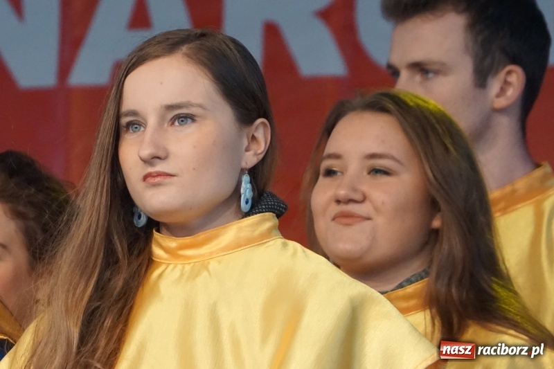 Zdjęcie w galerii na portalu naszraciborz.pl: Na raciborskim Rynku zabrzmiały kolędy  wiadomości z regionu