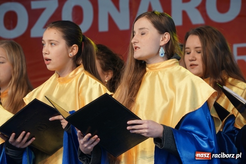 Zdjęcie w galerii na portalu naszraciborz.pl: Na raciborskim Rynku zabrzmiały kolędy  wiadomości z regionu