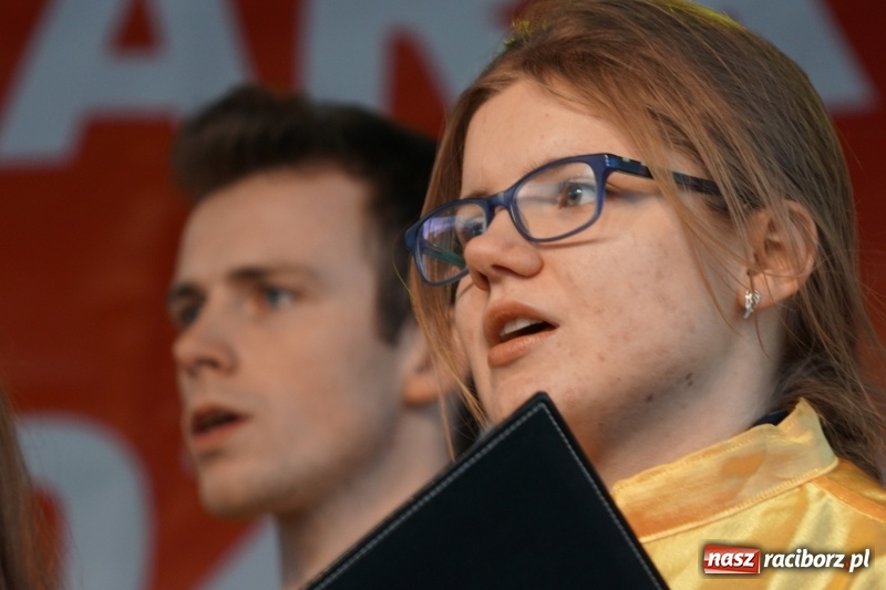 Zdjęcie w galerii na portalu naszraciborz.pl: Na raciborskim Rynku zabrzmiały kolędy  wiadomości z regionu