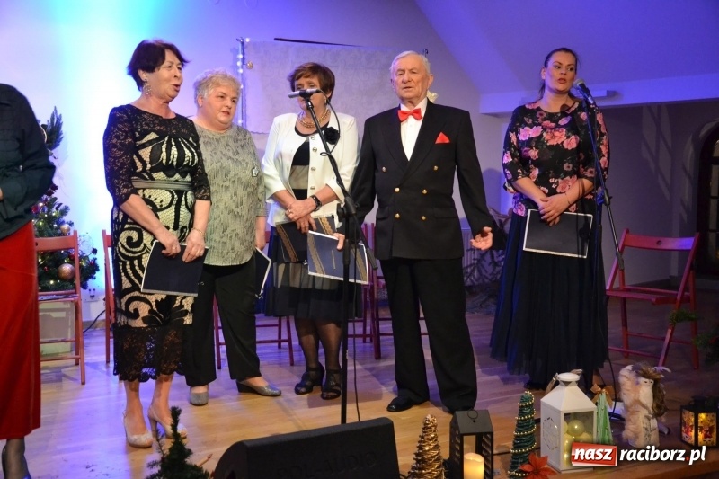 Zdjęcie w galerii na portalu naszraciborz.pl: Pójdźcie za naszą gwiazdą - spotkanie wigilijne na Zamku Piastowskim wiadomości z regionu