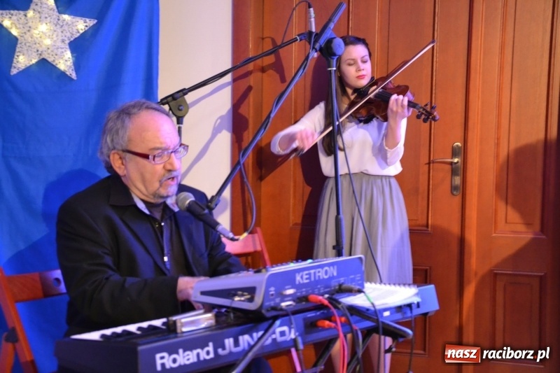 Zdjęcie w galerii na portalu naszraciborz.pl: Pójdźcie za naszą gwiazdą - spotkanie wigilijne na Zamku Piastowskim wiadomości z regionu