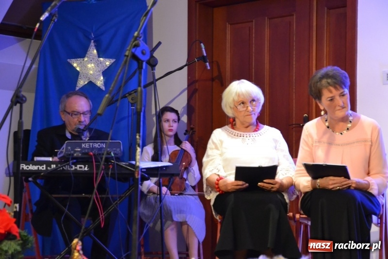 Zdjęcie w galerii na portalu naszraciborz.pl: Pójdźcie za naszą gwiazdą - spotkanie wigilijne na Zamku Piastowskim wiadomości z regionu