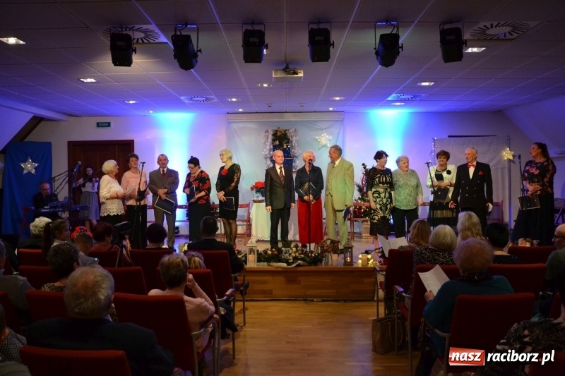 Zdjęcie w galerii na portalu naszraciborz.pl: Pójdźcie za naszą gwiazdą - spotkanie wigilijne na Zamku Piastowskim wiadomości z regionu