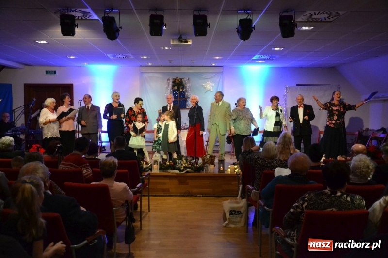 Zdjęcie w galerii na portalu naszraciborz.pl: Pójdźcie za naszą gwiazdą - spotkanie wigilijne na Zamku Piastowskim wiadomości z regionu