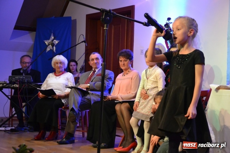 Zdjęcie w galerii na portalu naszraciborz.pl: Pójdźcie za naszą gwiazdą - spotkanie wigilijne na Zamku Piastowskim wiadomości z regionu