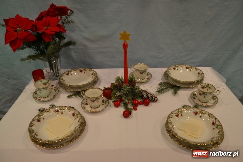 Zdjęcie w galerii na portalu naszraciborz.pl: Pójdźcie za naszą gwiazdą - spotkanie wigilijne na Zamku Piastowskim wiadomości z regionu