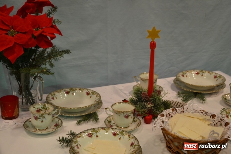 Zdjęcie w galerii na portalu naszraciborz.pl: Pójdźcie za naszą gwiazdą - spotkanie wigilijne na Zamku Piastowskim wiadomości z regionu