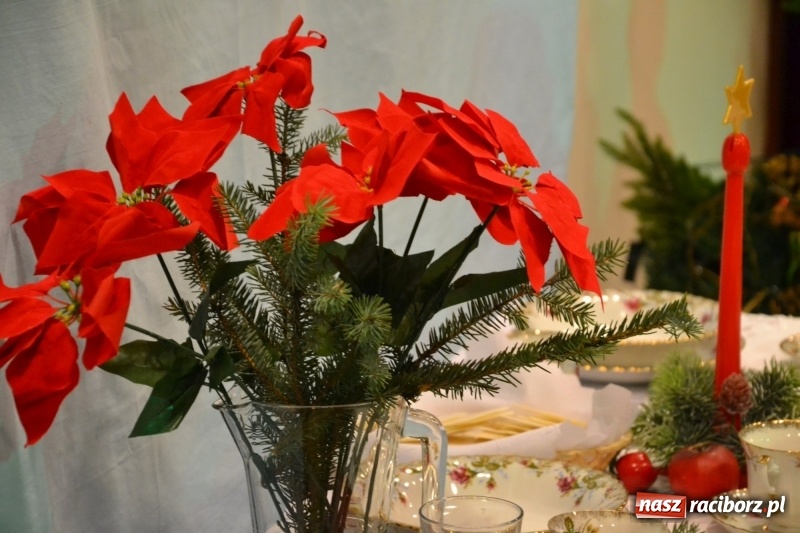 Zdjęcie w galerii na portalu naszraciborz.pl: Pójdźcie za naszą gwiazdą - spotkanie wigilijne na Zamku Piastowskim wiadomości z regionu