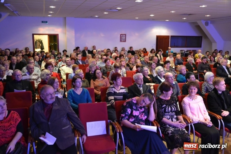 Zdjęcie w galerii na portalu naszraciborz.pl: Pójdźcie za naszą gwiazdą - spotkanie wigilijne na Zamku Piastowskim wiadomości z regionu