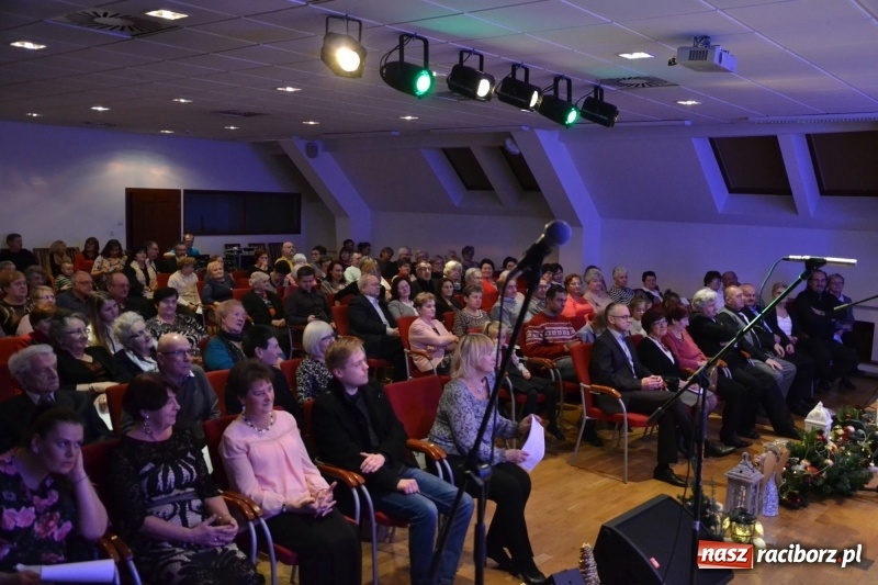 Zdjęcie w galerii na portalu naszraciborz.pl: Pójdźcie za naszą gwiazdą - spotkanie wigilijne na Zamku Piastowskim wiadomości z regionu