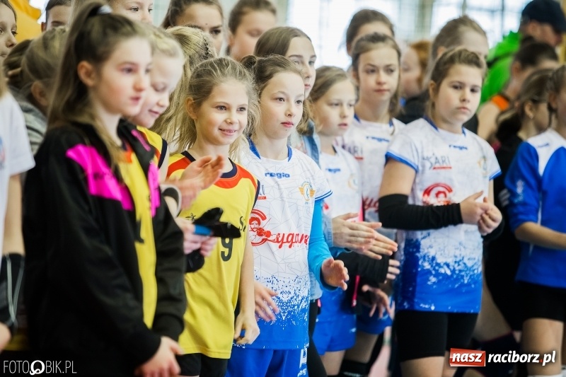 Zdjęcie w galerii na portalu naszraciborz.pl: Turniej Piłki Siatkowej Młodziczek o Puchar Starosty Raciborskiego wiadomości z regionu