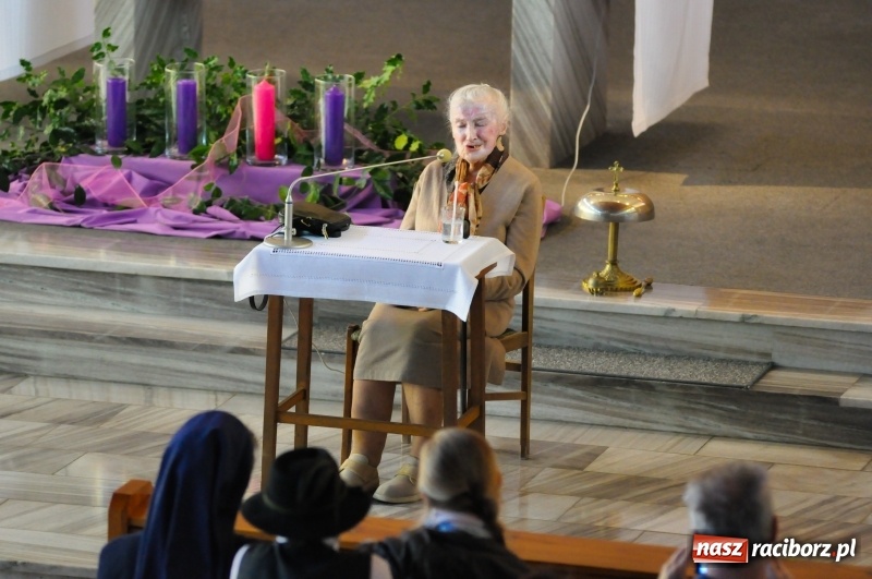Zdjęcie w galerii na portalu naszraciborz.pl: Nie zadawajcie się z miernotą. Dążcie do świętości. Dr Wanda Półtawska w Raciborzu wiadomości z regionu