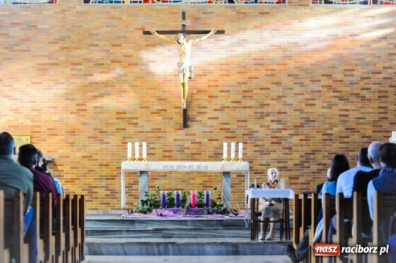 Zdjęcie w galerii na portalu naszraciborz.pl: Nie zadawajcie się z miernotą. Dążcie do świętości. Dr Wanda Półtawska w Raciborzu wiadomości z regionu