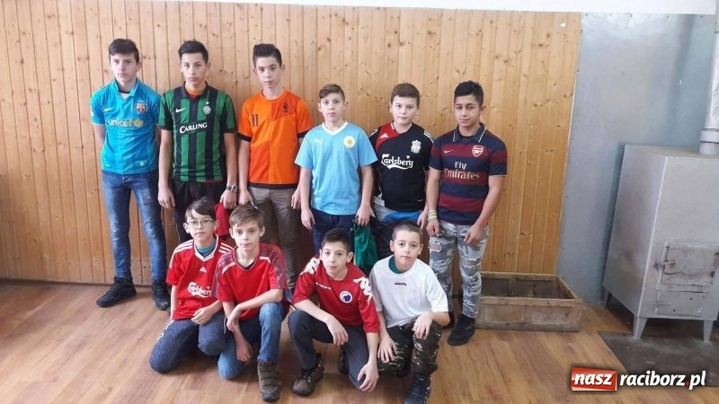 Zdjęcie w galerii na portalu naszraciborz.pl: Dary z Raciborza dotarły do Rumunii wiadomości z regionu