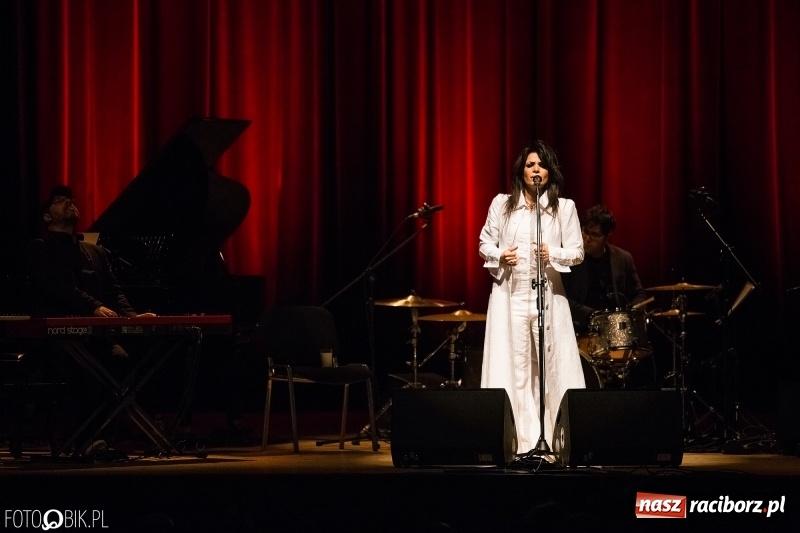 Zdjęcie w galerii na portalu naszraciborz.pl: Magiczny głos Yasmin Levy zabrzmiał w Raciborskim Centrum Kultury wiadomości z regionu