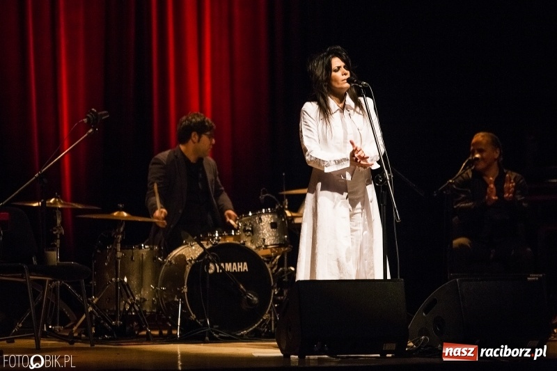 Zdjęcie w galerii na portalu naszraciborz.pl: Magiczny głos Yasmin Levy zabrzmiał w Raciborskim Centrum Kultury wiadomości z regionu