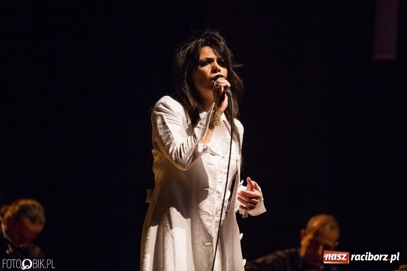 Zdjęcie w galerii na portalu naszraciborz.pl: Magiczny głos Yasmin Levy zabrzmiał w Raciborskim Centrum Kultury wiadomości z regionu