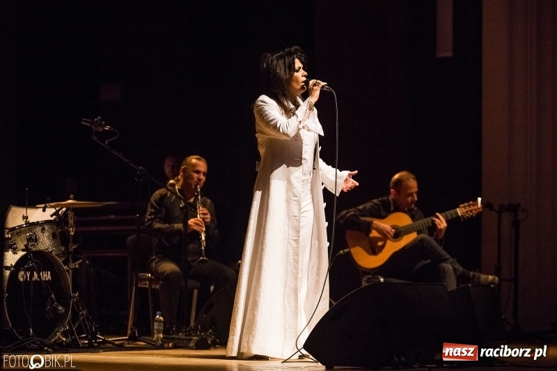 Zdjęcie w galerii na portalu naszraciborz.pl: Magiczny głos Yasmin Levy zabrzmiał w Raciborskim Centrum Kultury wiadomości z regionu