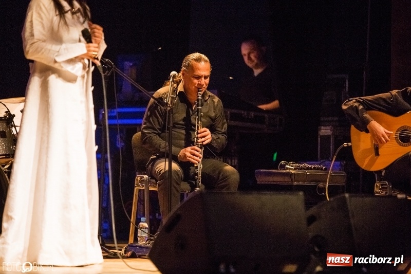 Zdjęcie w galerii na portalu naszraciborz.pl: Magiczny głos Yasmin Levy zabrzmiał w Raciborskim Centrum Kultury wiadomości z regionu