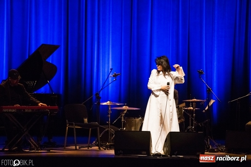 Zdjęcie w galerii na portalu naszraciborz.pl: Magiczny głos Yasmin Levy zabrzmiał w Raciborskim Centrum Kultury wiadomości z regionu