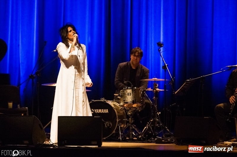 Zdjęcie w galerii na portalu naszraciborz.pl: Magiczny głos Yasmin Levy zabrzmiał w Raciborskim Centrum Kultury wiadomości z regionu