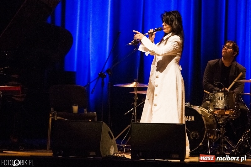 Zdjęcie w galerii na portalu naszraciborz.pl: Magiczny głos Yasmin Levy zabrzmiał w Raciborskim Centrum Kultury wiadomości z regionu