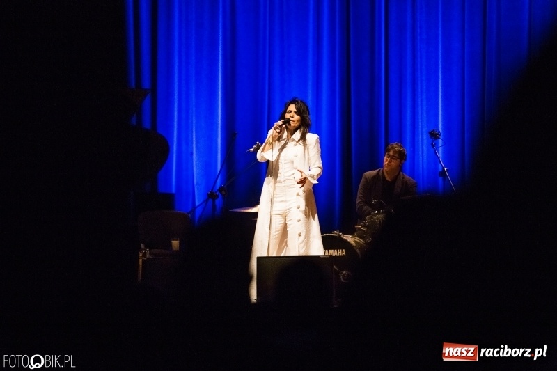 Zdjęcie w galerii na portalu naszraciborz.pl: Magiczny głos Yasmin Levy zabrzmiał w Raciborskim Centrum Kultury wiadomości z regionu