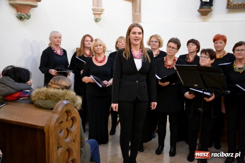 Zdjęcie w galerii na portalu naszraciborz.pl: Chór żeński VIVO zaśpiewał w kaplicy zamkowej  wiadomości z regionu