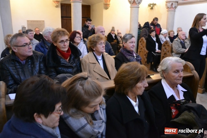 Zdjęcie w galerii na portalu naszraciborz.pl: Chór żeński VIVO zaśpiewał w kaplicy zamkowej  wiadomości z regionu