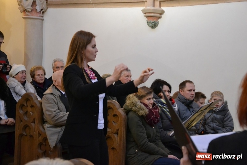 Zdjęcie w galerii na portalu naszraciborz.pl: Chór żeński VIVO zaśpiewał w kaplicy zamkowej  wiadomości z regionu