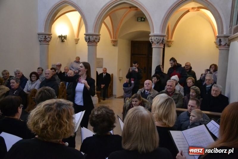 Zdjęcie w galerii na portalu naszraciborz.pl: Chór żeński VIVO zaśpiewał w kaplicy zamkowej  wiadomości z regionu