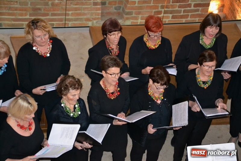 Zdjęcie w galerii na portalu naszraciborz.pl: Chór żeński VIVO zaśpiewał w kaplicy zamkowej  wiadomości z regionu