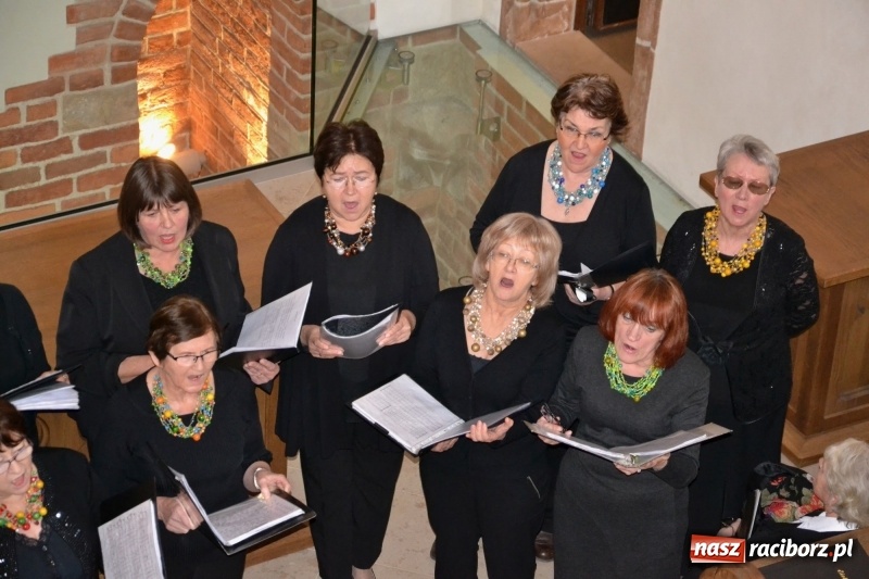 Zdjęcie w galerii na portalu naszraciborz.pl: Chór żeński VIVO zaśpiewał w kaplicy zamkowej  wiadomości z regionu