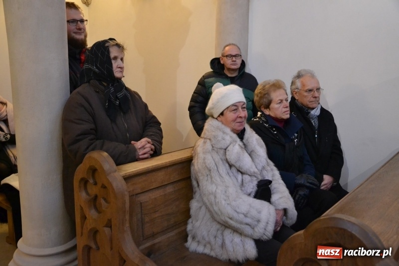 Zdjęcie w galerii na portalu naszraciborz.pl: Chór żeński VIVO zaśpiewał w kaplicy zamkowej  wiadomości z regionu