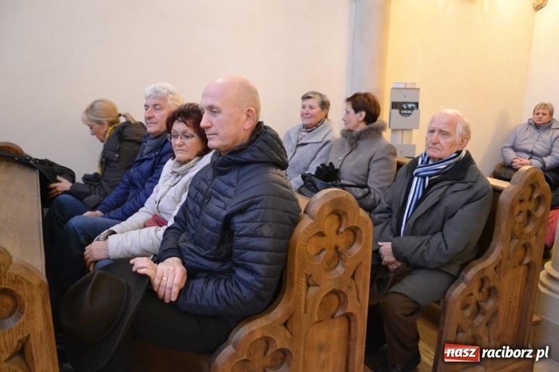 Zdjęcie w galerii na portalu naszraciborz.pl: Chór żeński VIVO zaśpiewał w kaplicy zamkowej  wiadomości z regionu