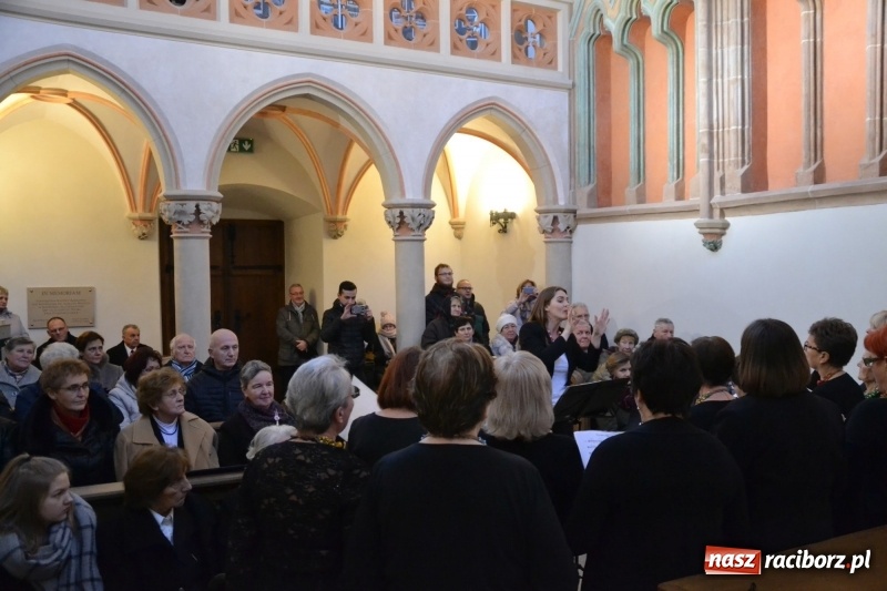 Zdjęcie w galerii na portalu naszraciborz.pl: Chór żeński VIVO zaśpiewał w kaplicy zamkowej  wiadomości z regionu
