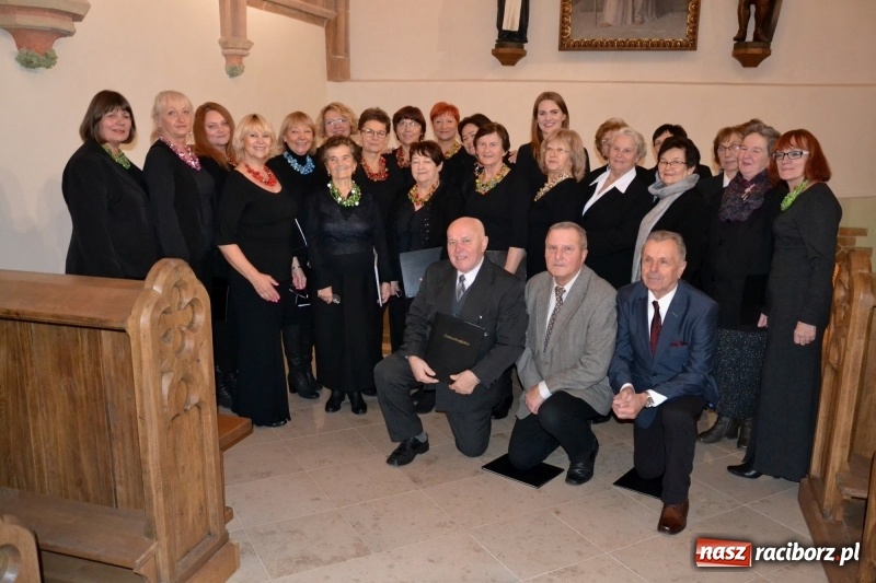 Zdjęcie w galerii na portalu naszraciborz.pl: Chór żeński VIVO zaśpiewał w kaplicy zamkowej  wiadomości z regionu