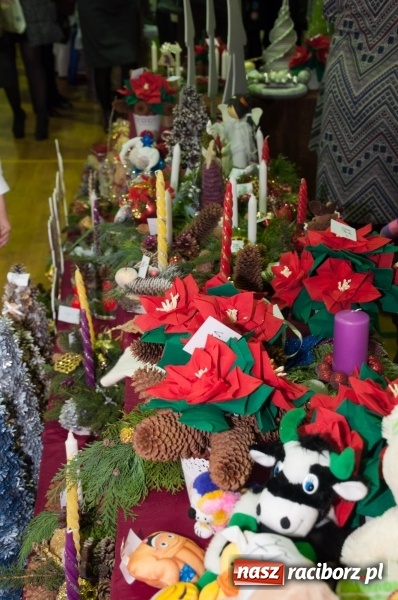 Zdjęcie w galerii na portalu naszraciborz.pl: Śpiewajmy i grajmy Dzieciątku – bożonarodzeniowy kiermasz w szkole w Sudole wiadomości z regionu