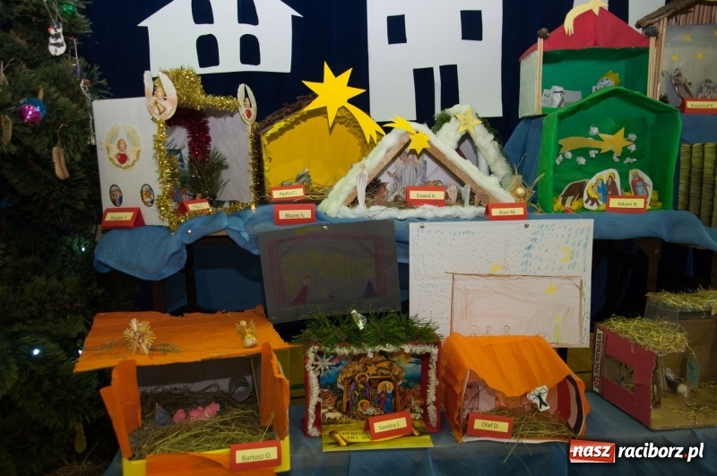 Zdjęcie w galerii na portalu naszraciborz.pl: Śpiewajmy i grajmy Dzieciątku – bożonarodzeniowy kiermasz w szkole w Sudole wiadomości z regionu