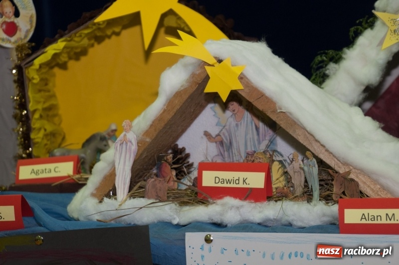 Zdjęcie w galerii na portalu naszraciborz.pl: Śpiewajmy i grajmy Dzieciątku – bożonarodzeniowy kiermasz w szkole w Sudole wiadomości z regionu