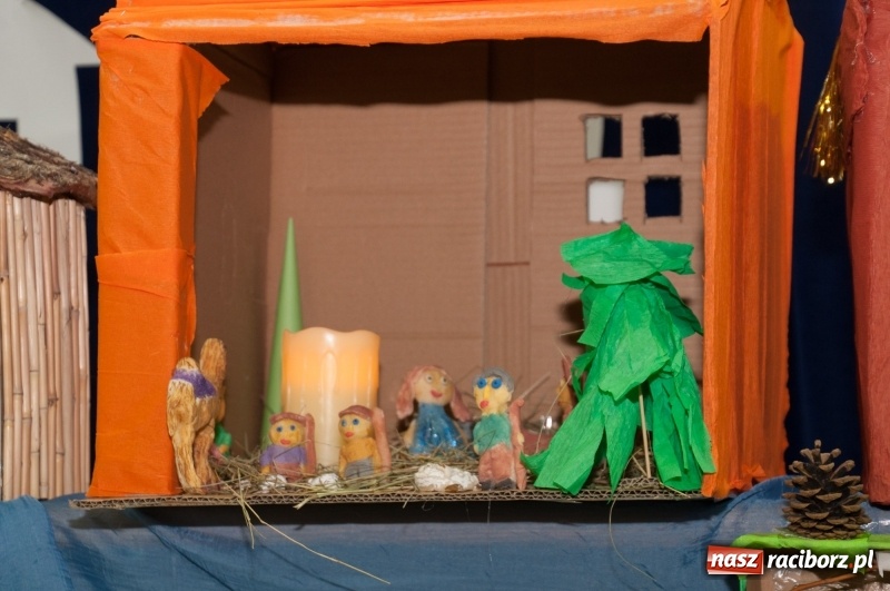 Zdjęcie w galerii na portalu naszraciborz.pl: Śpiewajmy i grajmy Dzieciątku – bożonarodzeniowy kiermasz w szkole w Sudole wiadomości z regionu