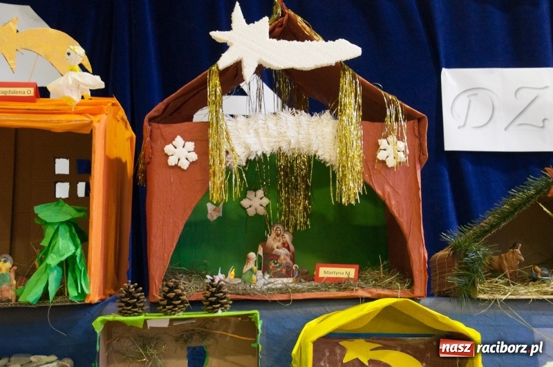 Zdjęcie w galerii na portalu naszraciborz.pl: Śpiewajmy i grajmy Dzieciątku – bożonarodzeniowy kiermasz w szkole w Sudole wiadomości z regionu